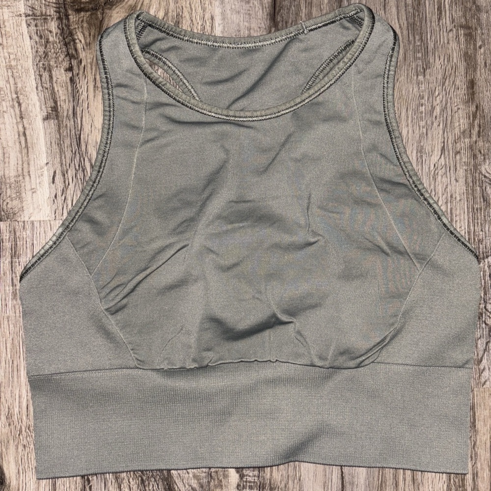 Lululemon sports bra size 6